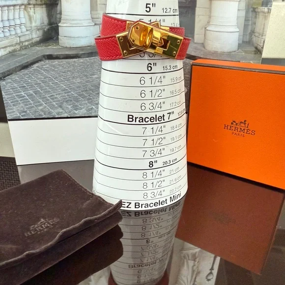 LOT 2169 Hermes Kelly Red Leather with 18K gold plated  Hardware - Picture 4 of 10